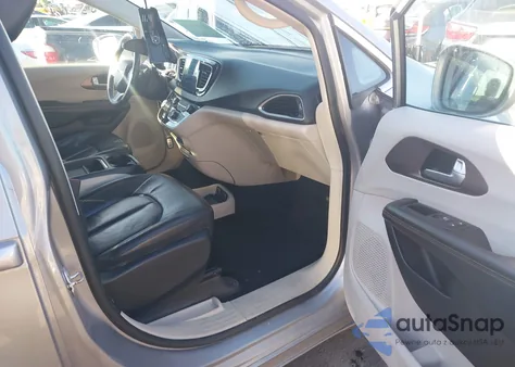 2017 Chrysler Pacifica Touring-L из США, поврежденный, VIN 2C4RC1BG9HR523890